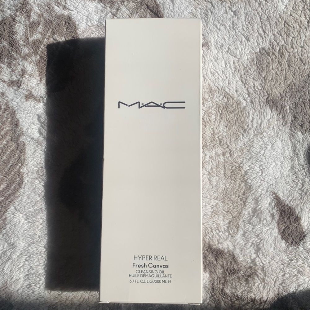 Mac Hyper Real Fresh Canvas Cleansing Oil